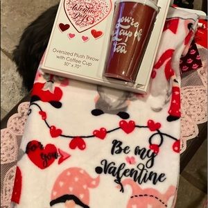 Oversized gnome valentines throw